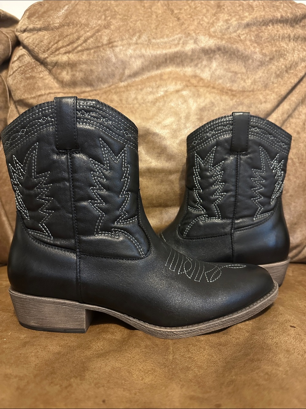 Coconuts by Matisse black pistol Ankle Booties